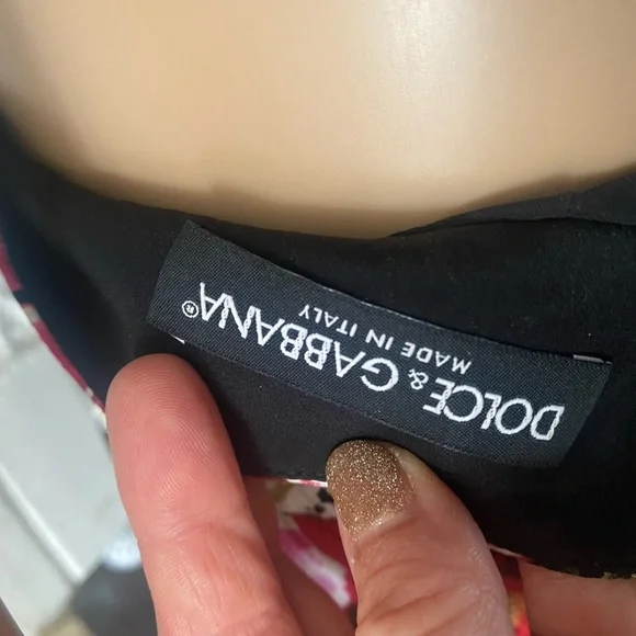 Dolce & Gabbana Black Floral Skirt. - Picture 2 of 9